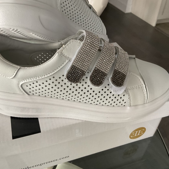 White sneakers $40 - Picture 4 of 5